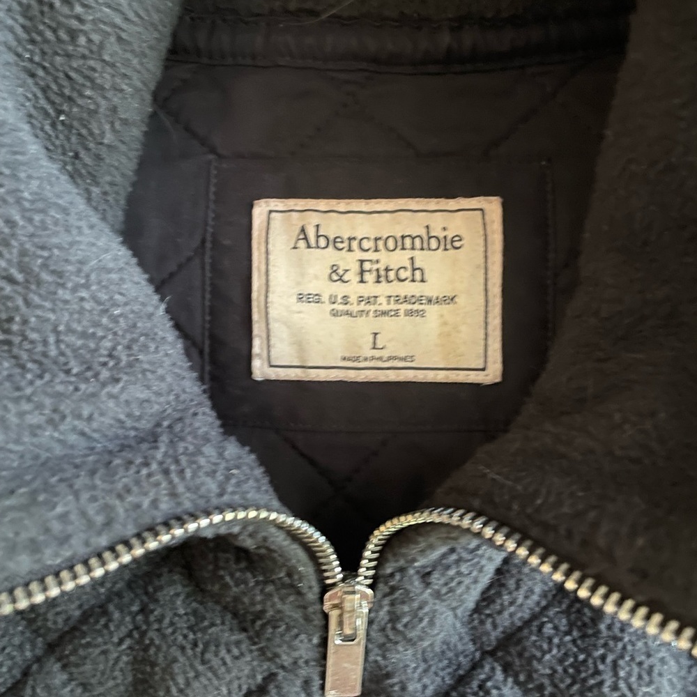 ABERCROMBIE & FITCH Quilted Vest - Picture 6 of 11